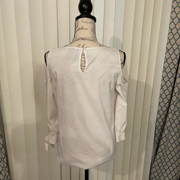 Sz Small White Shirt with shoulder cutouts - Picture 6 of 8